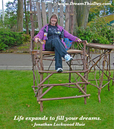 Inspiring Words  Life on Life Expands To Fill Your Dreams